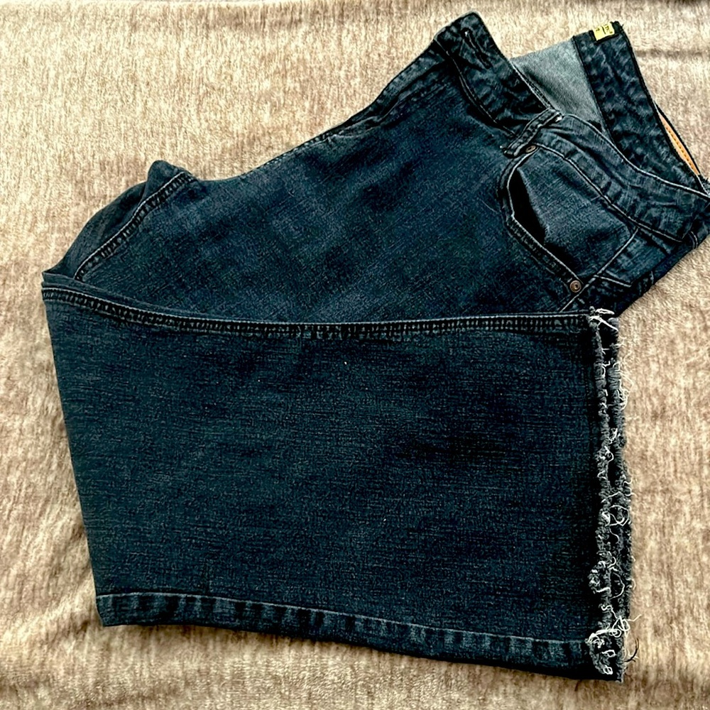 The Perfect Crop Jeans for Autumn Boot Season 🍁Suzanne Bento frayed Crop Jean.